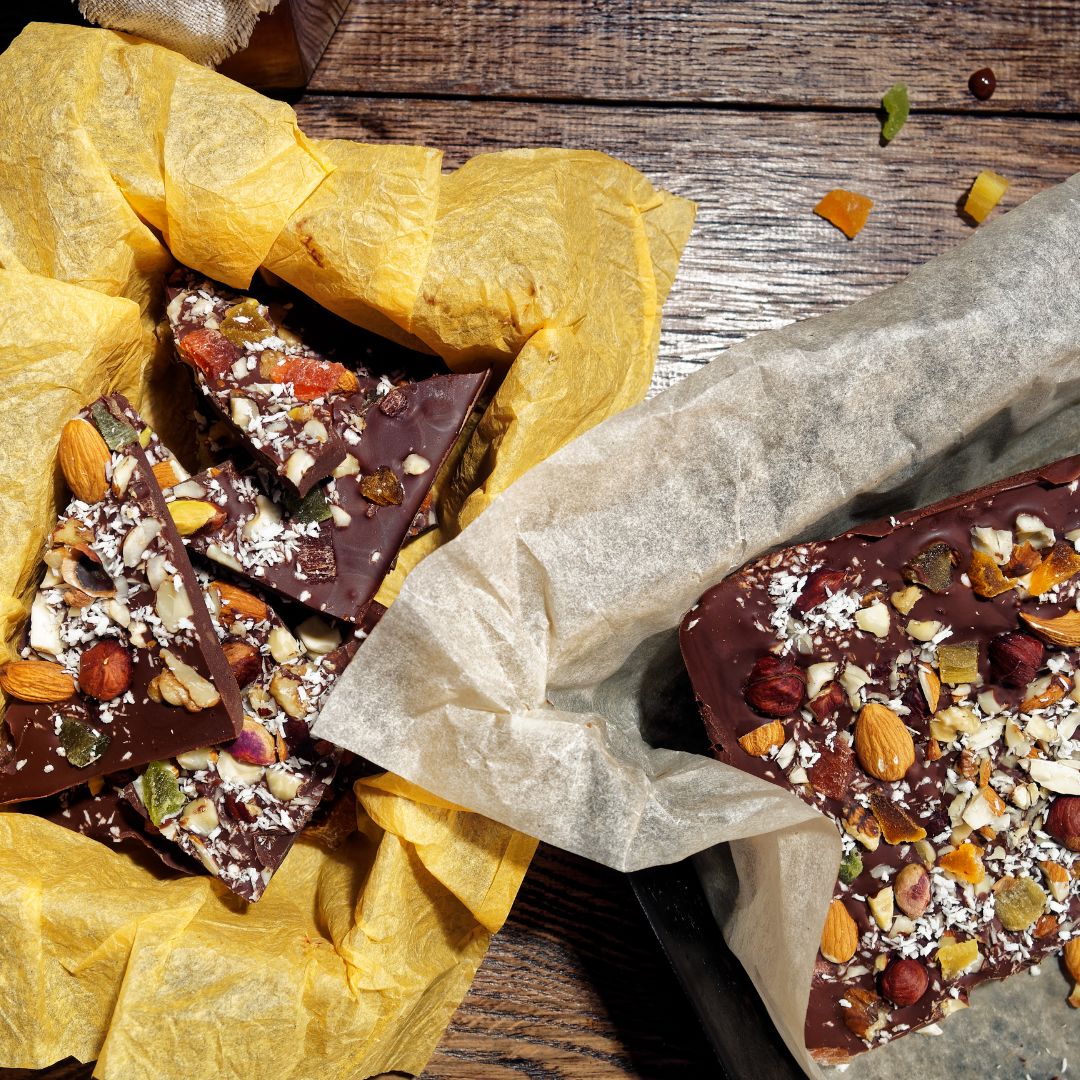 Dark chocolate and walnut bites rich in magnesium