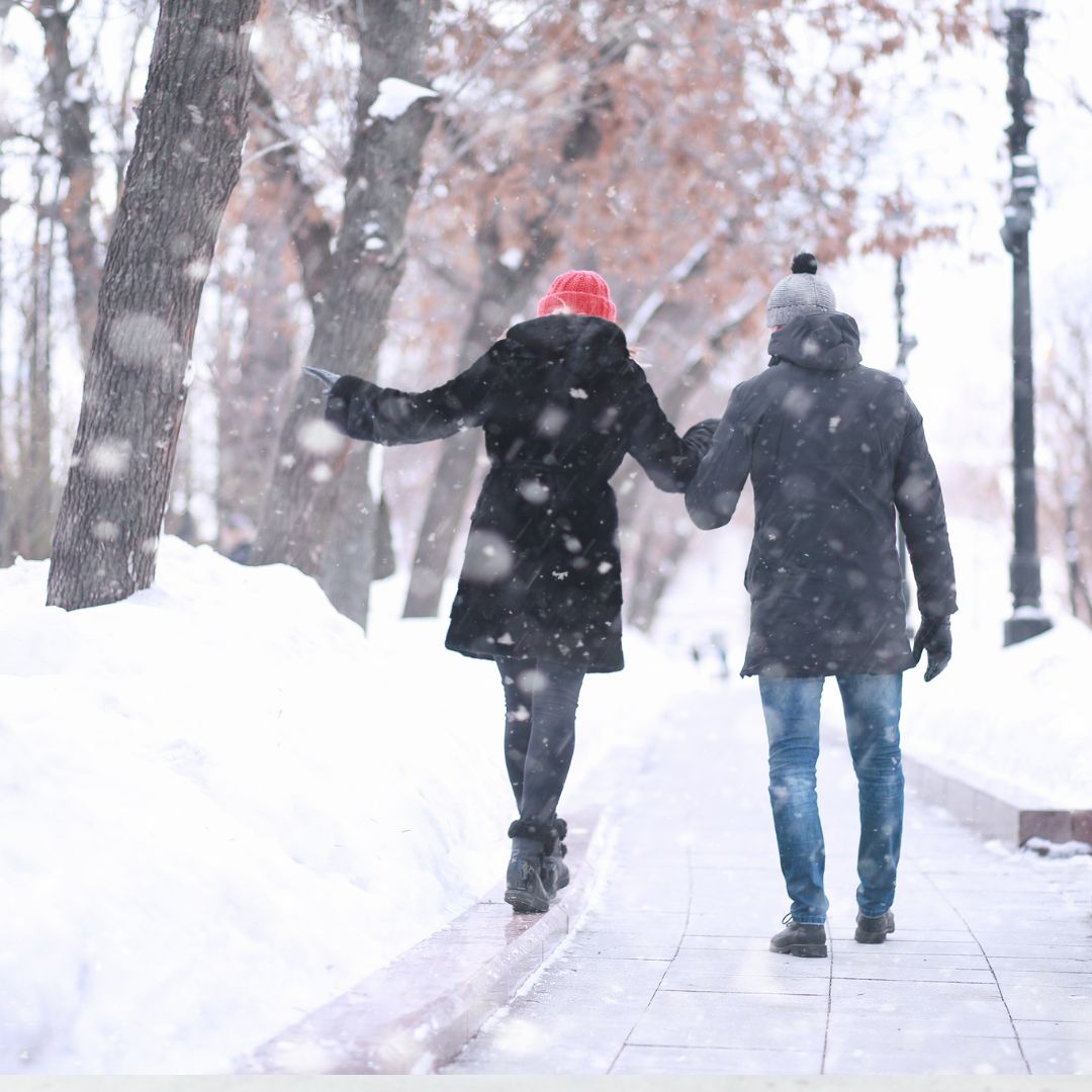 PCSO woman walking in snowy background full of energy